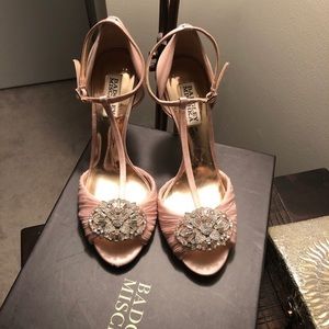 Badgley Mischka Darling Heels in blush size 7.5